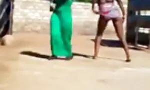 Gadis-gadis Afrika m ...