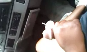 Ibu hitam membantu s ...